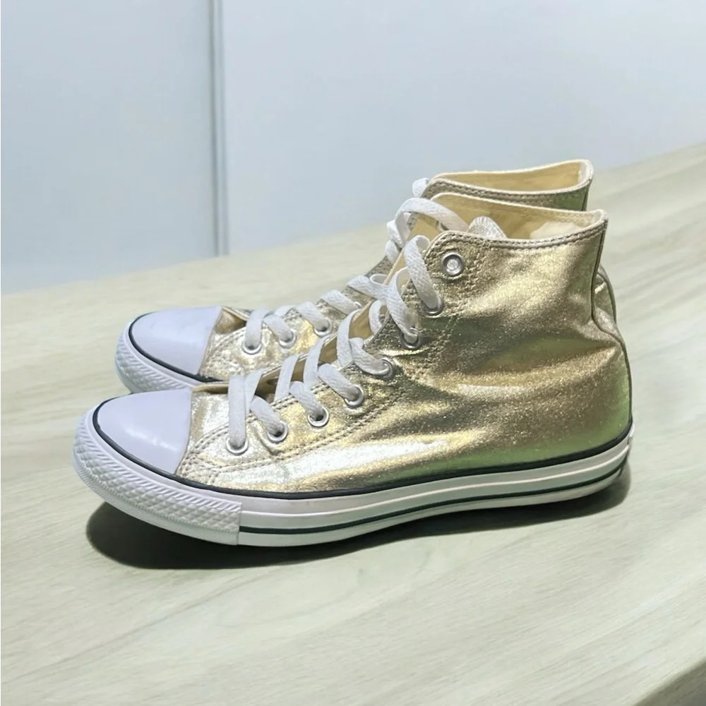 Converse Chuck Taylor All Star High Top Men’s Shoes Size Men 8, Women 10.